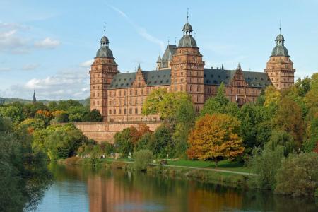 Der Main mit Rad & Schiff - Schloss Johannisburg